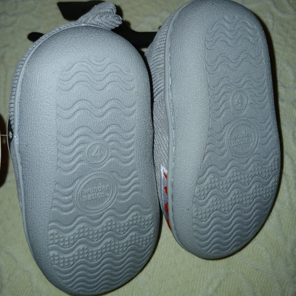 ❄️Gray Shark Kids Slippers New With Tags